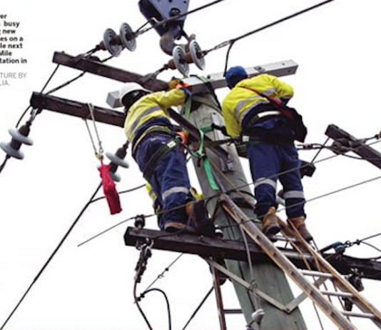 PNG Power linesmen