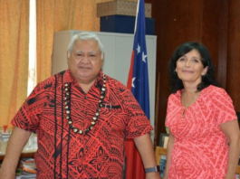 Simona Marinescu (right) with former Samoa PM Tuilaepa Sailele Malielegaoi