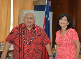 Simona Marinescu (right) with former Samoa PM Tuilaepa Sailele Malielegaoi
