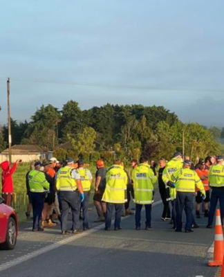 NZ Parliament on high security as anti-vaxxer protesters gather Te Hana anti-vaxxer protest