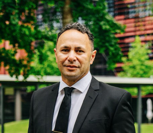 Toeolesulusulu Dr Damon Salesa