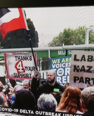 Anti-vaxxer protesters at Whanganui
