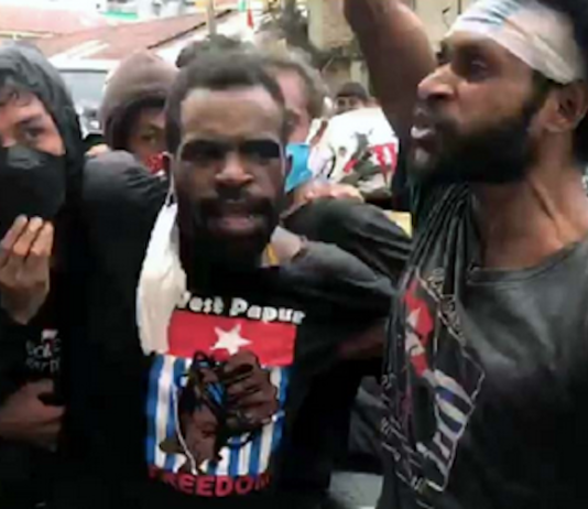 Papuan students protest on Ambon