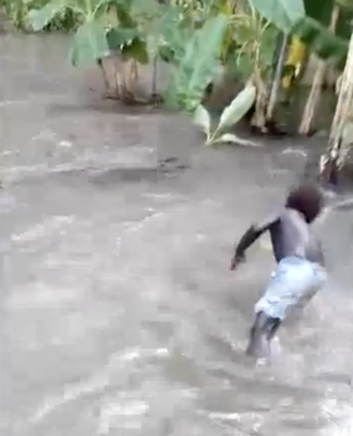 High tide floodwaters in the Carterets 06-12-2021
