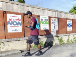 "Non" to independence vote posters in Noumea