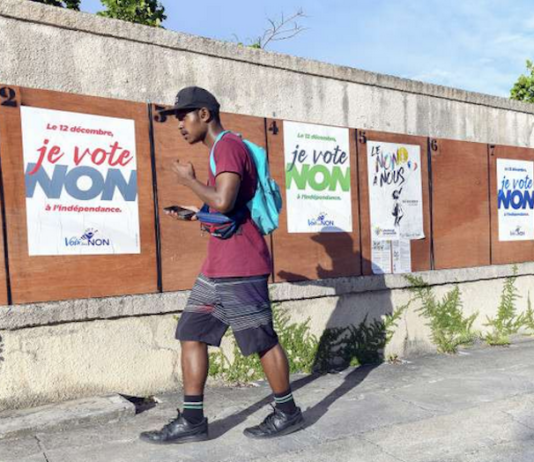 "Non" to independence vote posters in Noumea