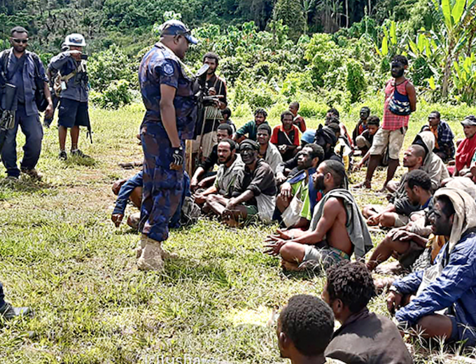 PNG police search for the notorious “Het Wara” gang