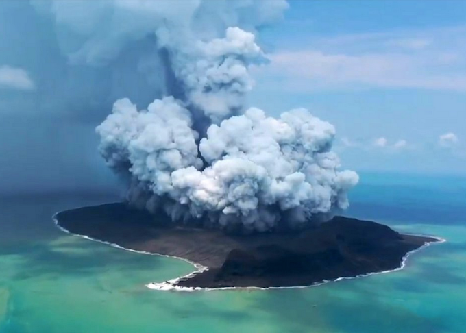 Hunga-Tonga-Hunga-Ha’apai undersea volcano in Tonga erupts