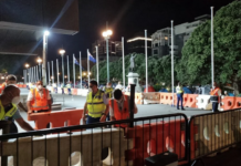 Police put up more barriers at Parliament protest