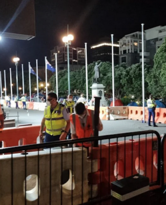 Police put up more barriers at Parliament protest