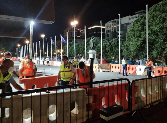 Police put up more barriers at Parliament protest