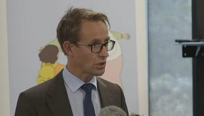NZ shortens vaccine booster interval to 3 months for omicron ‘head start’ NZ Director-General of Health Dr Ashley Bloomfield