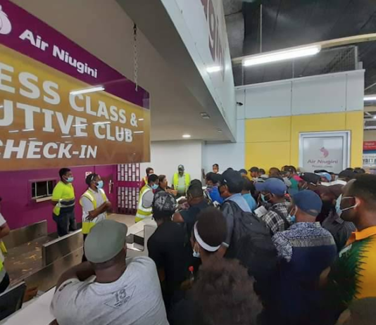 Chaos at Nadzab Airport in Lae, PNG
