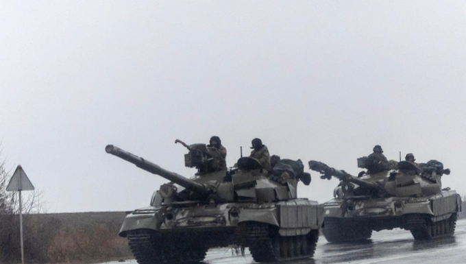Ukrainian tanks on the move