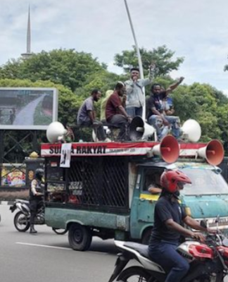 Papuan activists protest in Jakarta, demand Jokowi pull troops in Papua