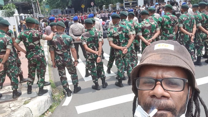 Indonesian security forces line up against Papuan protesters in Jakarta