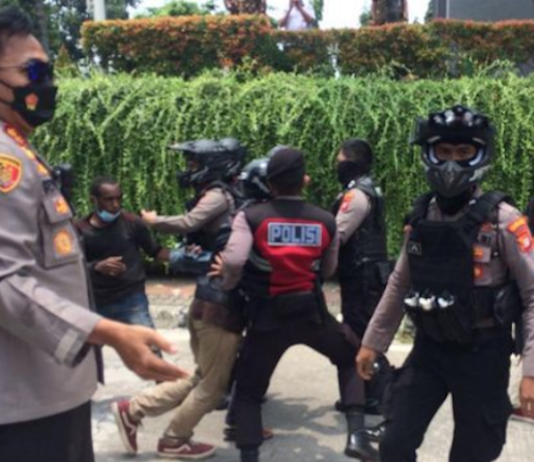 Indonesian police break up Papuan protest 11032022