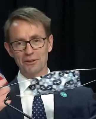 Health chief’s resignation: ‘He felt the pressure along with the rest of us’ NZ's Director-General of Health Dr Ashley Bloomfield demonstrating good mask-wearing practice