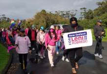 New Zealand Pinoy "Kamkam Pink Revolution" supporters