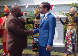 Papua New Guinean Prime Minister James Marape greeted by Indonesian President Joko Widodo in Jakarta