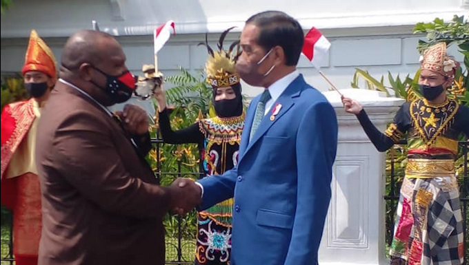 Papua New Guinean Prime Minister James Marape greeted by Indonesian President Joko Widodo in Jakarta