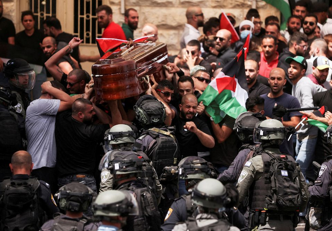 Israeli riot police attack pallbearers