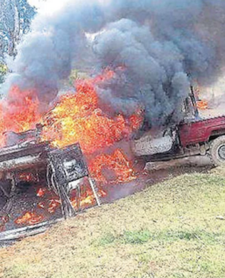 A mob set fire to these vehicles during PNG Energy Minister Saki Soloma's visit