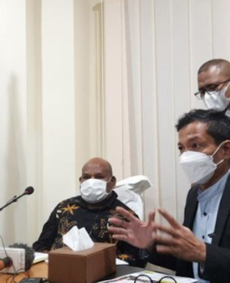 Amnesty International Indonesia hands over its report on human rights in Wabu Block