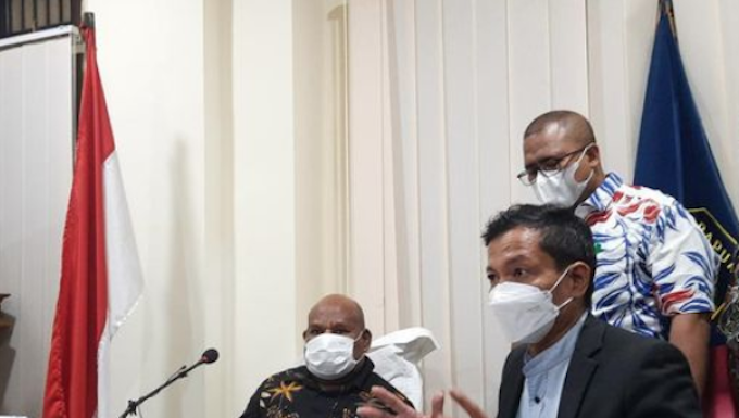Amnesty International Indonesia hands over its report on human rights in Wabu Block