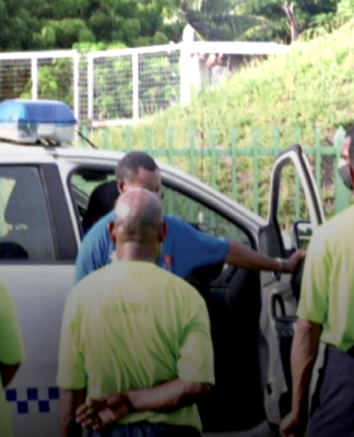 PNG police and court sheriffs consulting