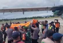 Bodies of papuan civilians being evacuated after an attack 160722