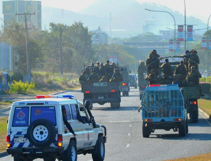 Police and the PNG Defence Force jointly patrolling streets in Port Moresby