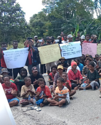 West Papua atrocity – a warning to Jakarta for impartial investigation A demonstrationon 29 August 2022 by families and village supporters of the four Papuan victims of murder and mutilation at Timika