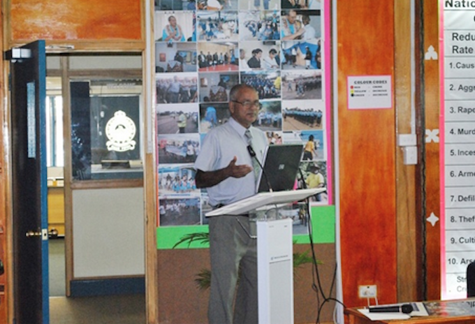 Wadan Narsey lecturing to the Fiji troops
