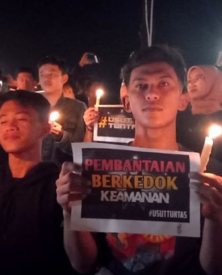 Supporters collect funds for the victims of Kanjuruhan football stadium tragedy