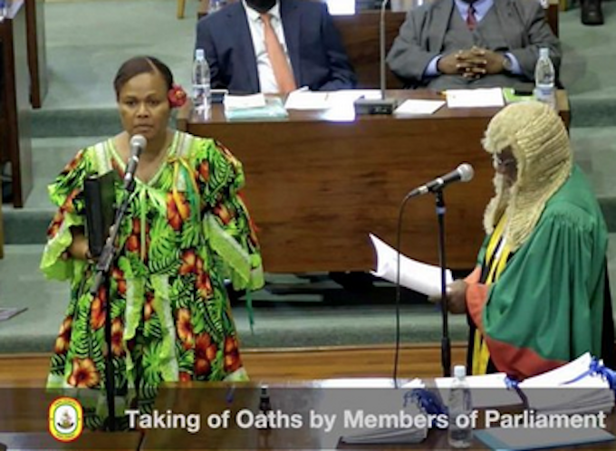 Vanuatu's Gloria Julia King being sworn in