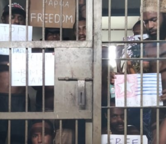 Jailed flag-raiser Melvin Yobe and his friends took a group photo