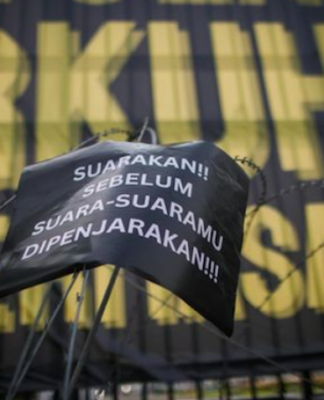 A protest at Jakarta's Parliament gates against the new Criminal Code on 5 December 2022