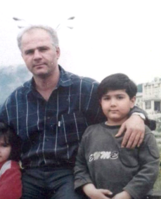 Iranian refugee Hamid and two of his children