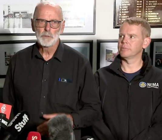 Auckland mayor Wayne Brown (left) fronting a media conference