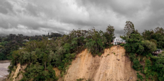 A Titirangi house perched precariously on a clifftop