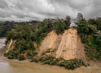 A Titirangi house perched precariously on a clifftop