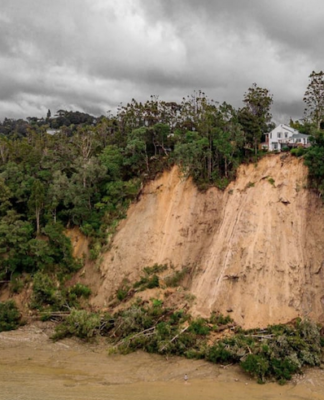 A Titirangi house perched precariously on a clifftop