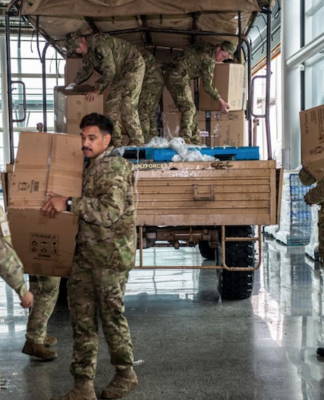 Thousands without power, evacuations begin as Cyclone Gabrielle hits NZ NZ Defence Force soldiers distributing food and supplies