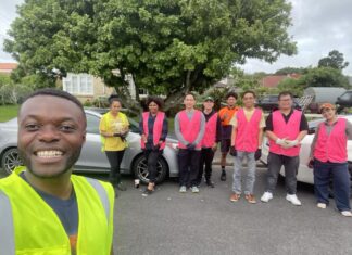 Red Tsounga with the volunteer team from the Whānau Hub