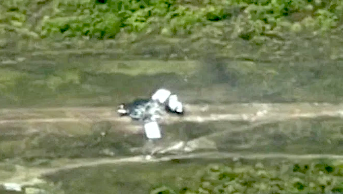 Pro-independence Papuan rebels fighters take a NZ pilot hostage