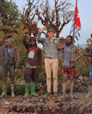 Hostage NZ pilot Philip Mehrtens pictured with his armed West Papuan rebel captors