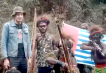 NZ pilot Philip Mehrtens with some of his West Papuan rebel captors