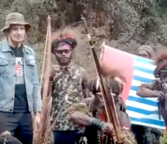 NZ pilot Philip Mehrtens with some of his West Papuan rebel captors