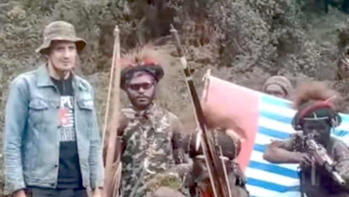 NZ pilot Philip Mehrtens with some of his West Papuan rebel captors